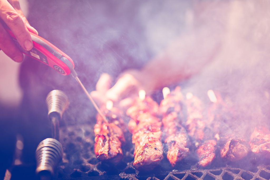 Grilling Safety Tips to Avoid an Emergency 4 safe food handling